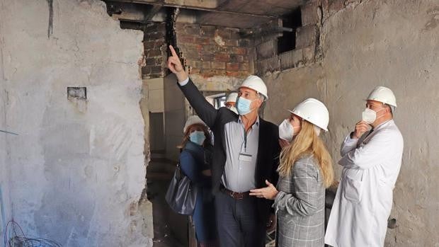 Arrancan las obras en la zona afectada por el incendio del Hospital Puerta del Mar