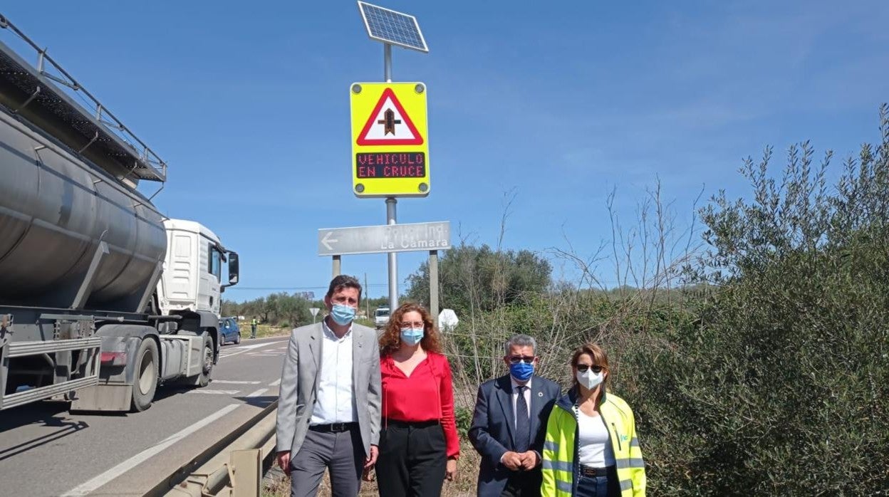 José Leocadio Ortega, Manuela Cabello, Carlos Toscano y Ana Luz Jiménez ante la nueva señalización