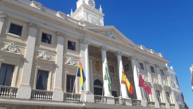 El Ayuntamiento de Cádiz decreta un día de luto oficial por el fallecimiento del exconcejal Gutiérrez Trueba