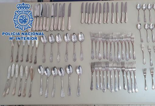 Cubertería de plata robada.