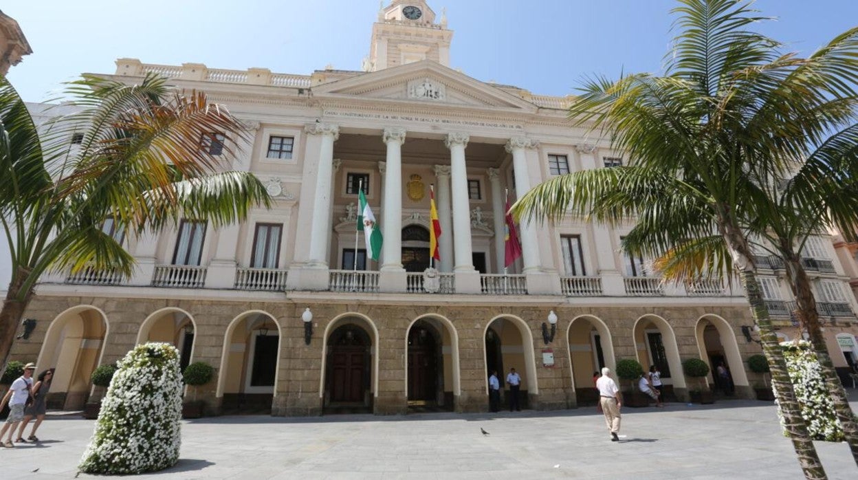 Cádiz 2000 acuerda la cesión del Palacio de Congresos para la campaña de vacunación Covid-19