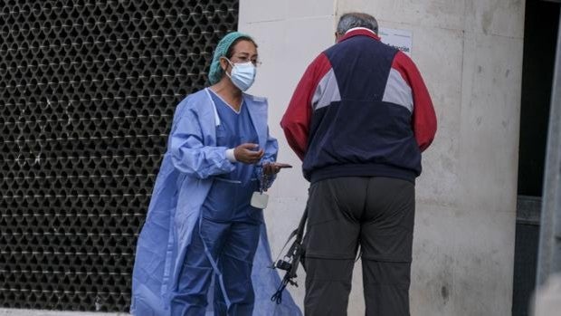 Sindicatos alertan del aumento de casos sospechosos de Covid en el hospital Puerta del Mar de Cádiz