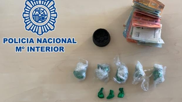 Detenido en La Línea cuando transportaba 50 papelinas de cocaína para venderlas