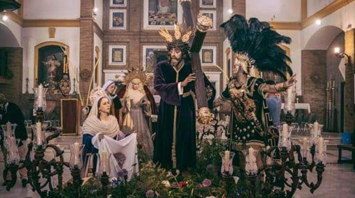 Altar de la hermandad de La Candelaria en la iglesia de Santa Ana de Jerez