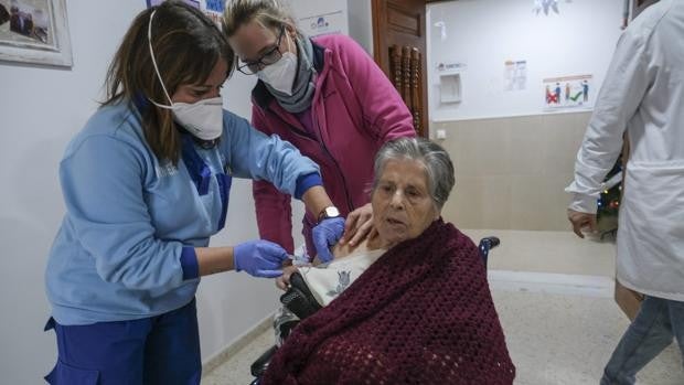 Llamamiento a los mayores de 80 años de la provincia de Cádiz que aún no se han vacunado