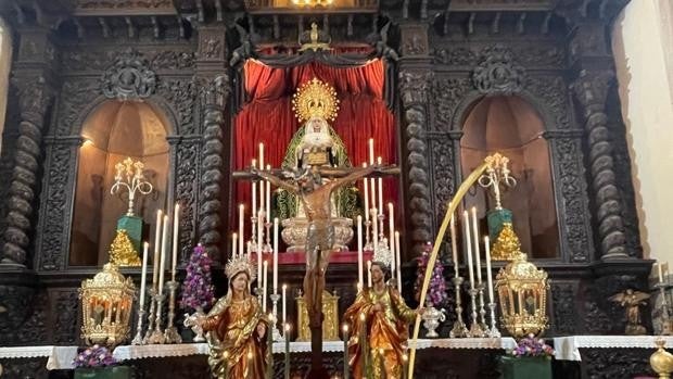 Viernes Santo de luto y oración en El Puerto