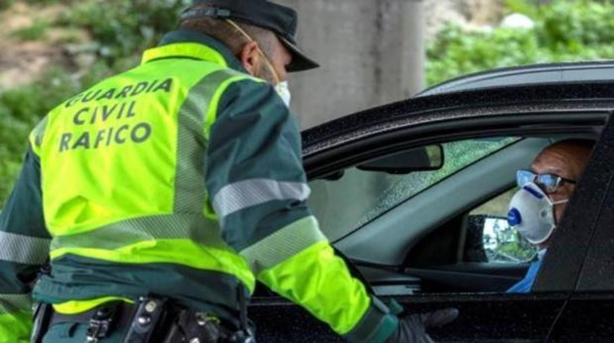 Tráfico no tiene competencia para sancionar a conductores por no usar mascarillas en el coche