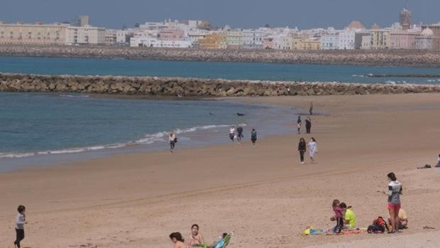 Cuidado con «la caló»: algunos consejos de la Policía Local en época de mascarillas