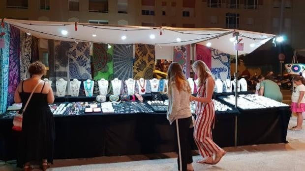 El Mercadillo del Paseo Marítimo de Cádiz volverá este verano