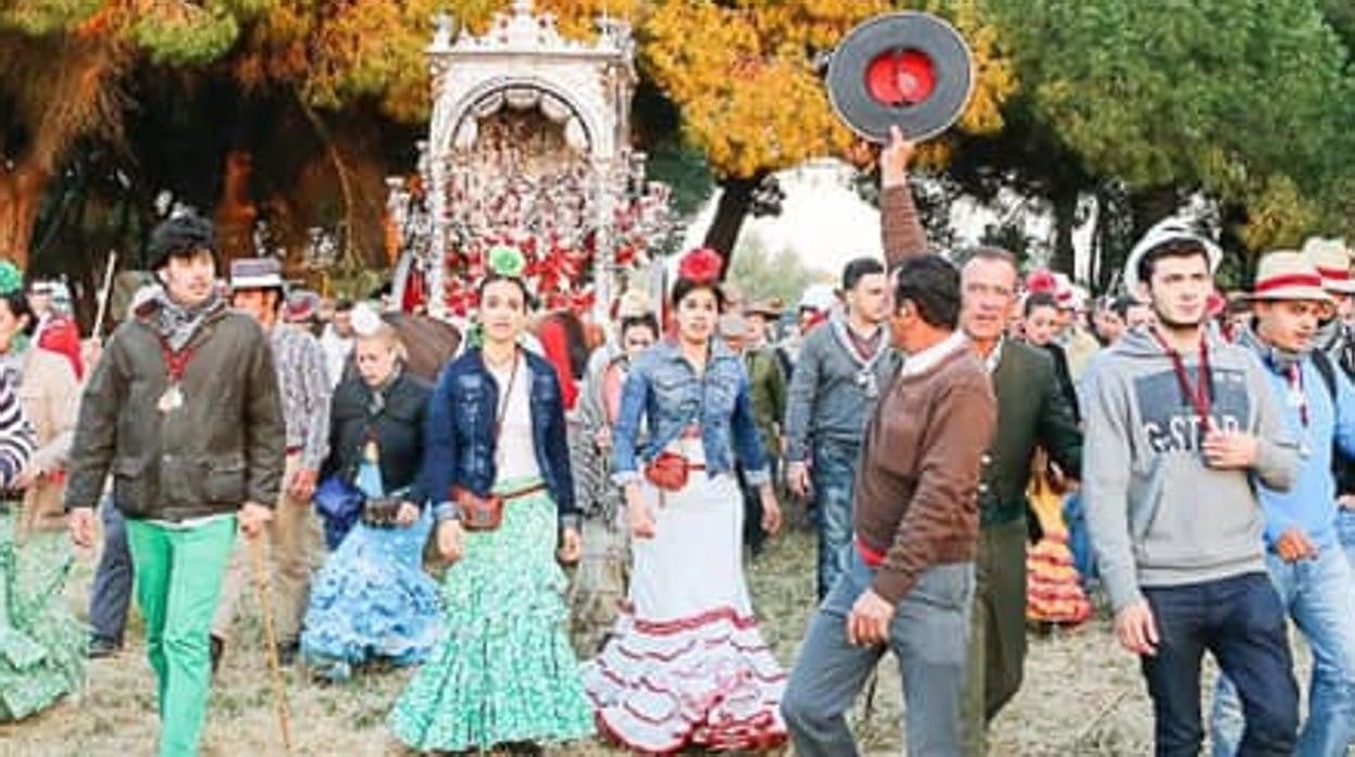 Imagen de uno de los últimos caminos del Rocío de Villamanrique de la Condesa antes de la pandemia