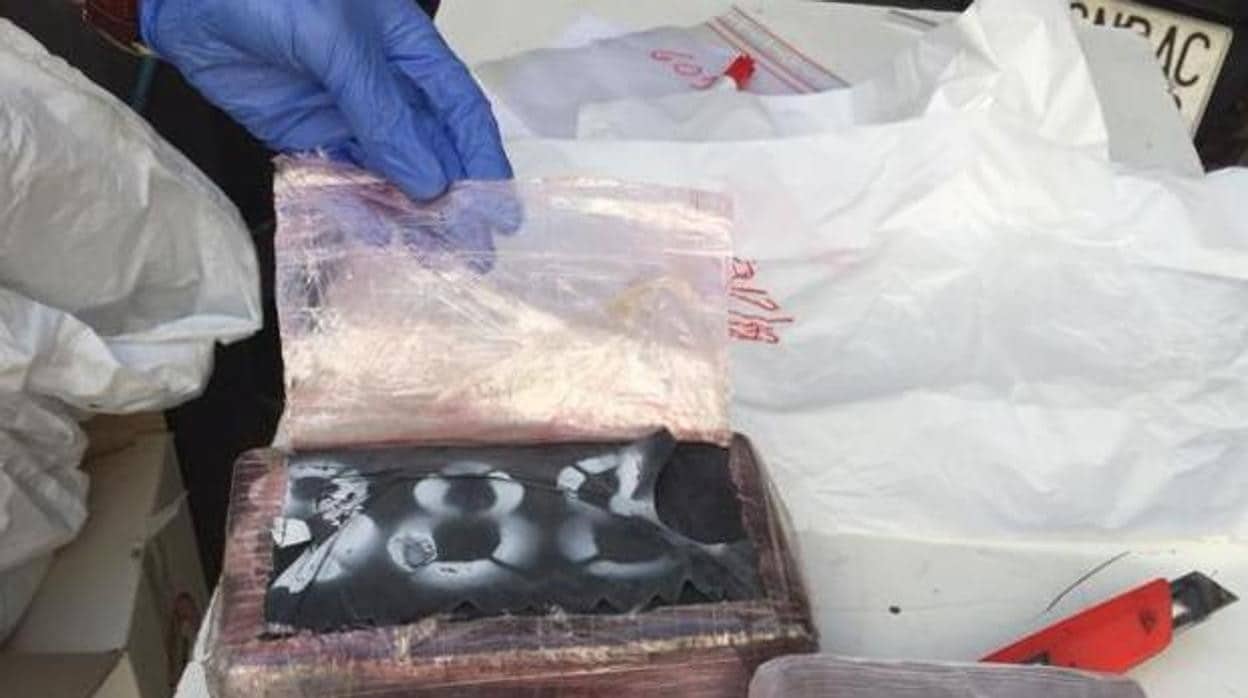 Cocaína encontrada en uno de los registros policiales de una operación contra el tráfico de esta droga en Jerez.