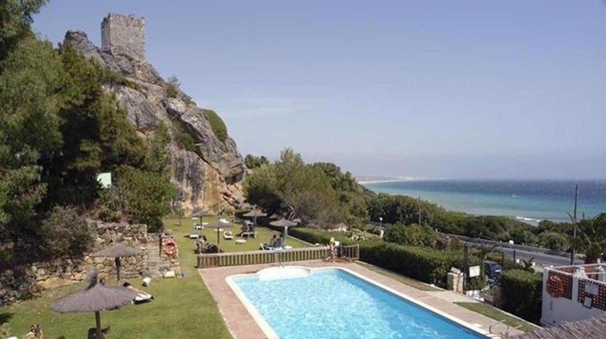 Vista de la piscina del camping Torre de la Peña.