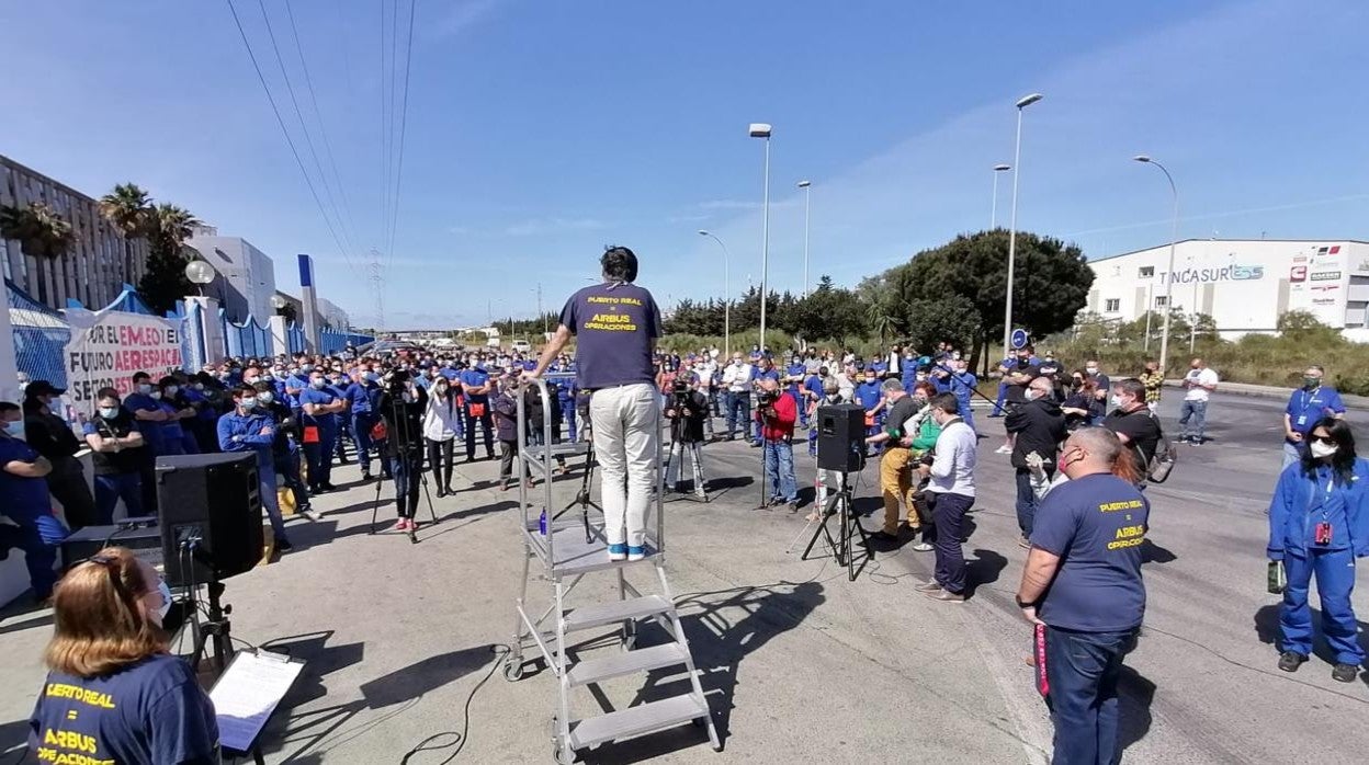 Asamblea de trabajadores celebrada este martes en la factoría de Puerto Real