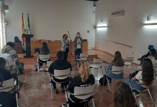 La Biblioteca Provincial recibió a los alumnos del IES San Severiano.