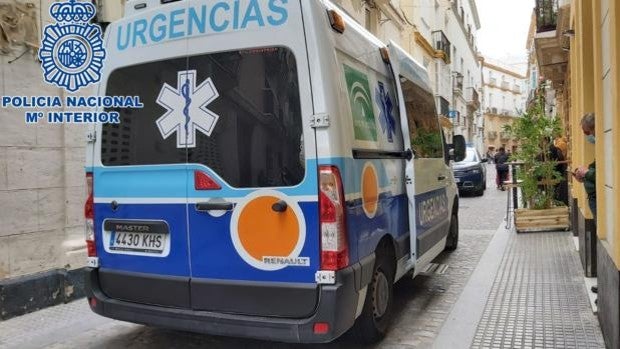 Los detenidos por apuñalar a un joven en el centro de Cádiz pasarán este lunes a disposición judicial