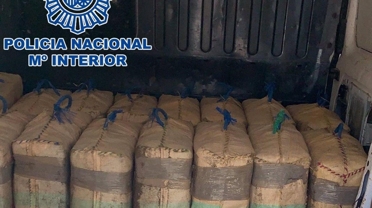 Detenidas dos personas en La Línea con 525 kilos en una furgoneta