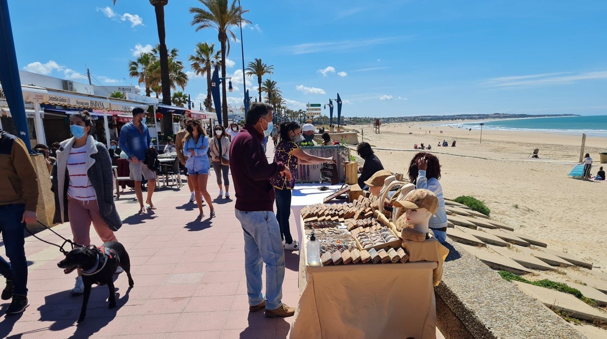 La apertura de provincias posibilita el lleno de terrazas en chiringuitos de La Barrosa