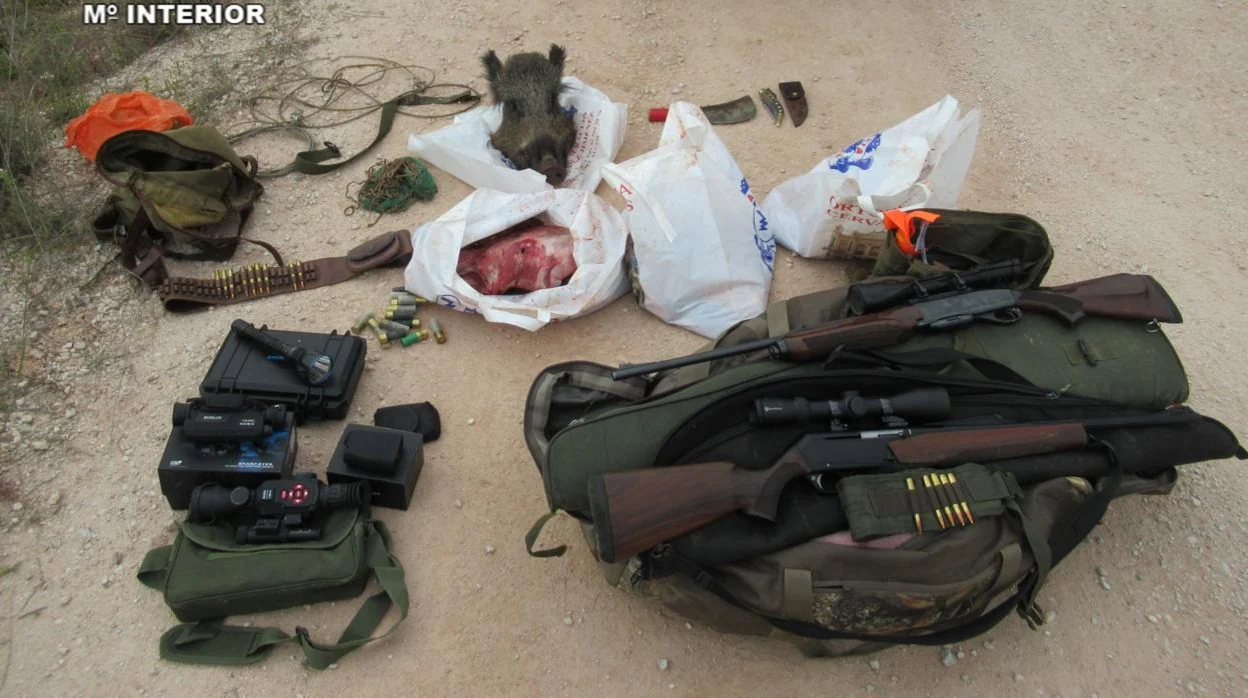 La Guardia Civil pilla a un cazador con un jabalí despiezado