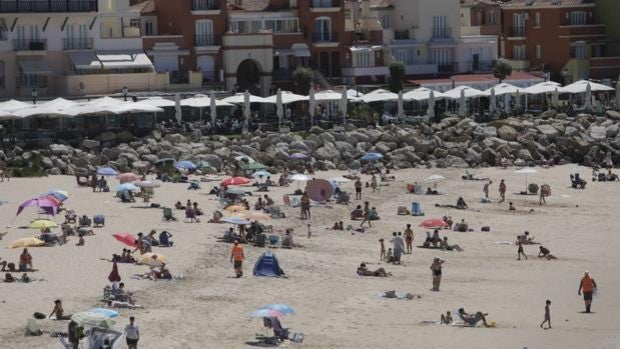 Dos playas de Cádiz se quedan sin su bandera azul