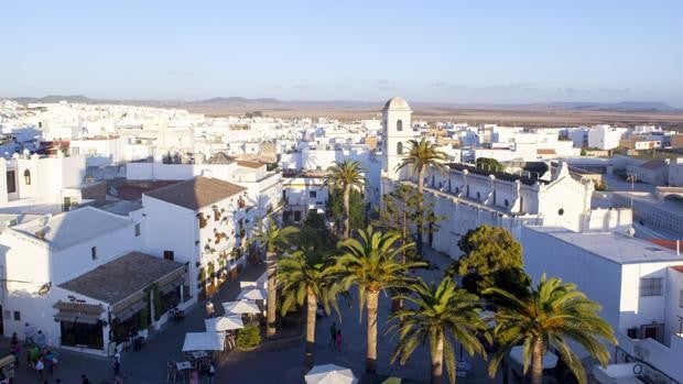 El alcalde de Conil señala que «se ha avanzado bastante en la construcción de VPO» en el municipio