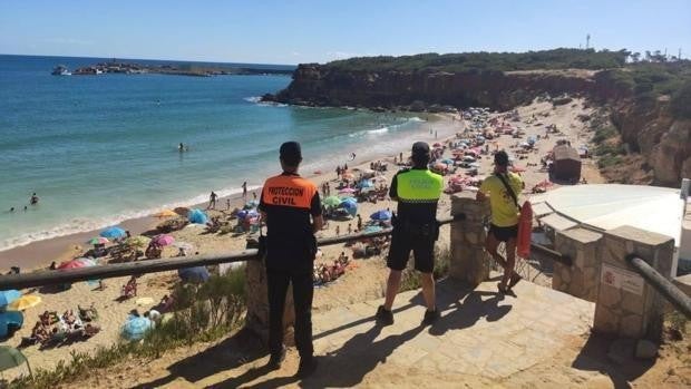 La tasa Covid se dispara en Conil tras el fin del Estado de Alarma y pasa de 30,7 a 153,7