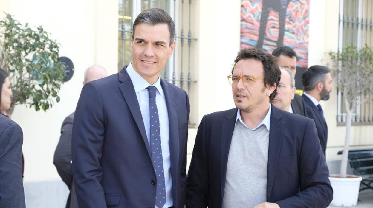 Pedro sánchez, con Kichi.