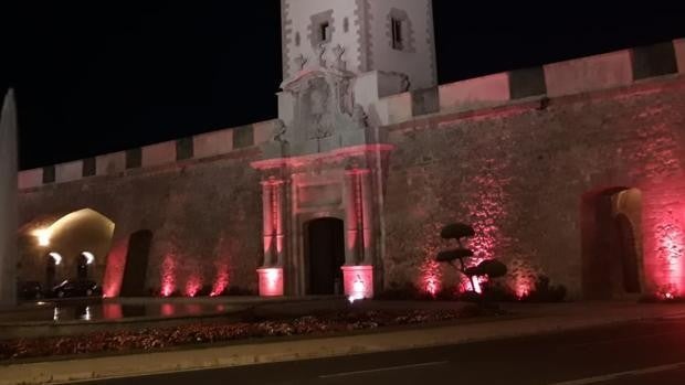 Las Puertas de Tierra de Cádiz se iluminarán de rojo por la donación de órganos