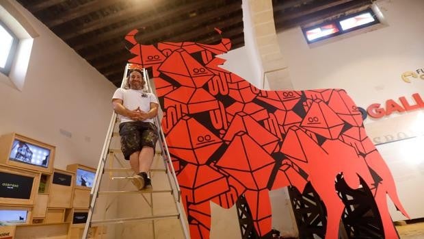 El toro de Osborne rejuvenece en su 65 cumpleaños con la nueva versión de Juan Díaz-Faes