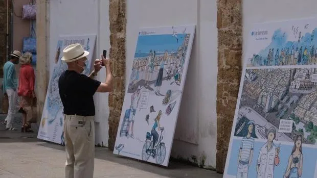La exposición ‘Cádiz a los cuatro vientos’, de Arturo Redondo, ya se puede visitar en los exteriores del Mercado Central de Abastos