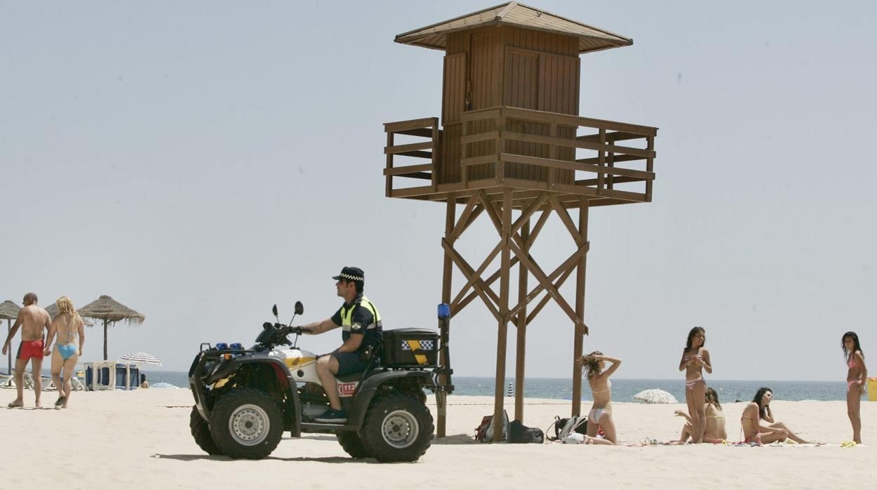 El PP recuerda a Kichi que el pleno aprobó la recuperación del servicio de playas.