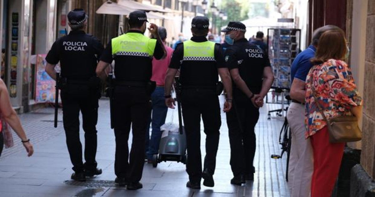 El PSOE exige al equipo de Gobierno una solución al conflicto con la Policía Local.