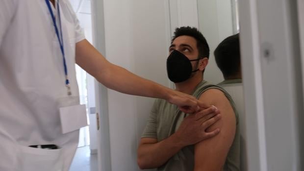 Cádiz registra 30 veces menos muertos gracias a la vacuna