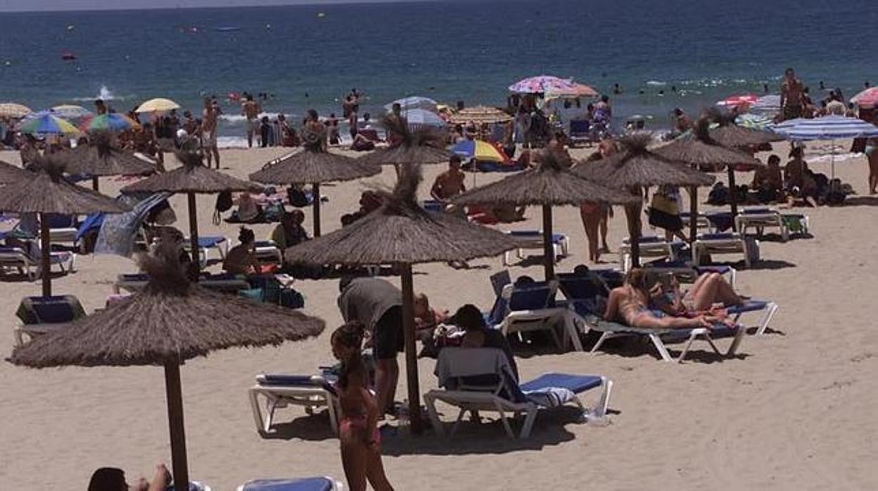 Cádiz activa este miércoles la temporada media de playas