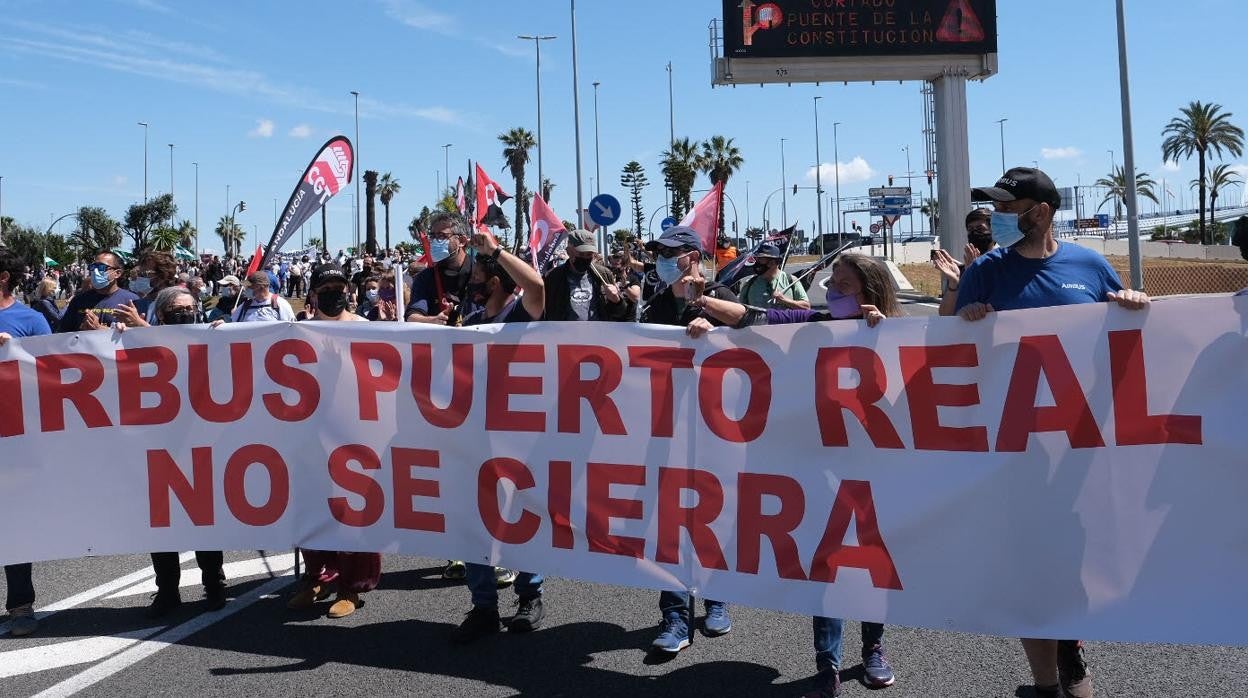 La plantilla de Airbus Puerto real en una de sus últimas protestas en la calle