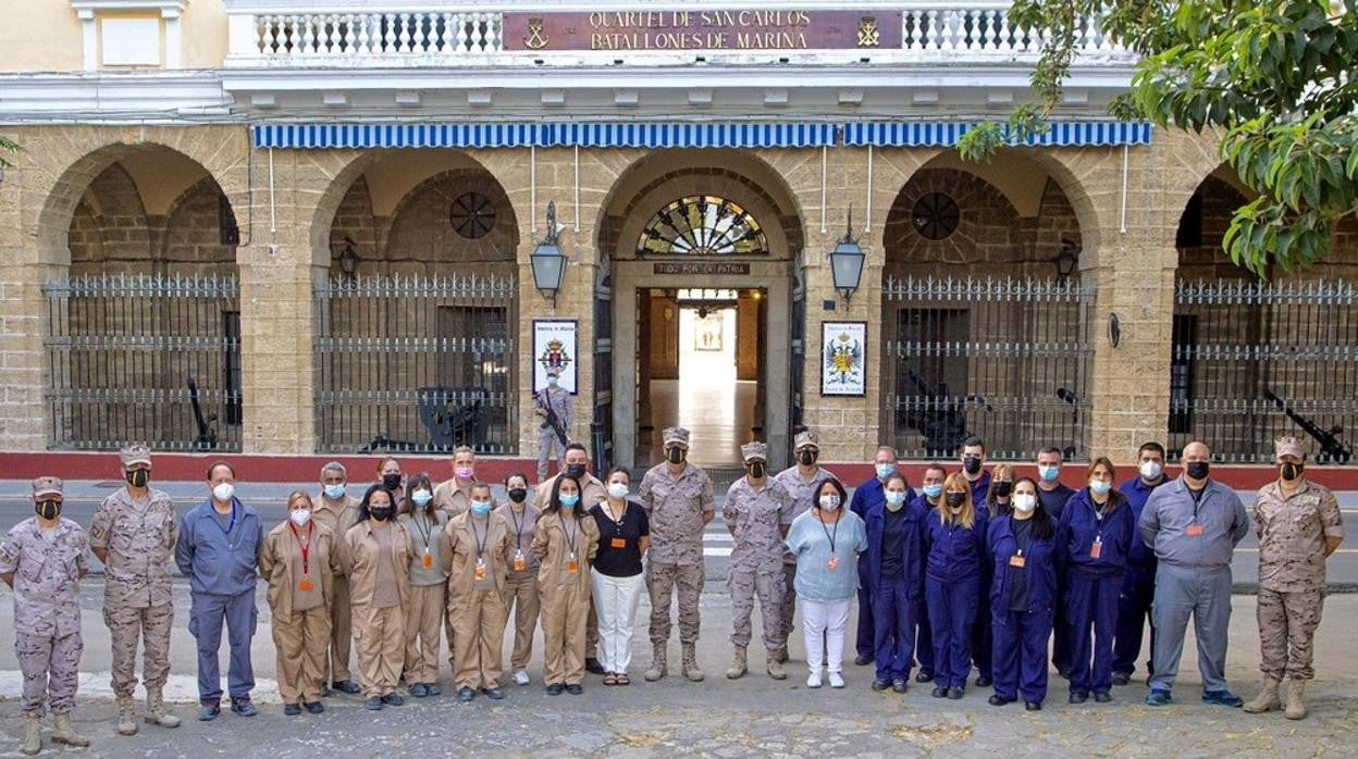 Foto de familia de la clausura del taller.