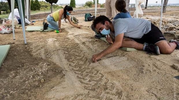 Localizan tres nuevos mosaicos en las últimas excavaciones arqueológicas en Itálica