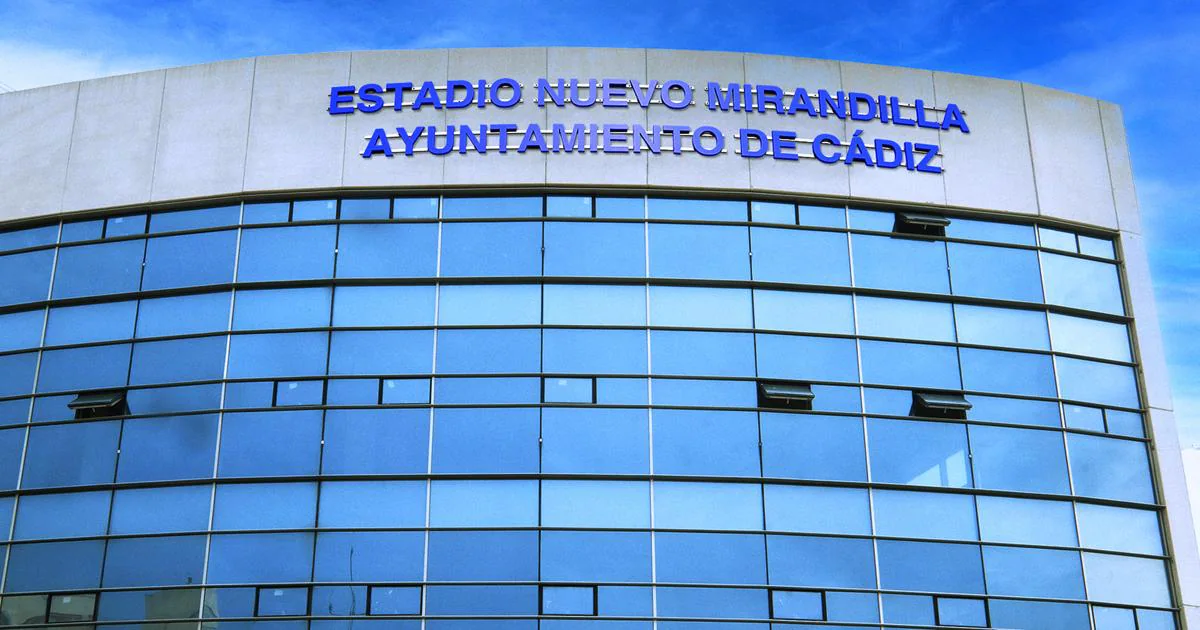 ¿Quién propuso el nombre de &#039;Nuevo Mirandilla&#039; para el estadio del Cádiz y por qué?