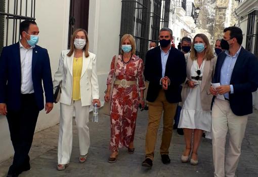 Ana Pastor exhorta al Gobierno a revisar el uso de la mascarilla en su visita a Jerez y Vejer