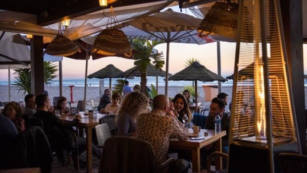 Compromiso de solventar la situación en la concesión de los chiringuitos