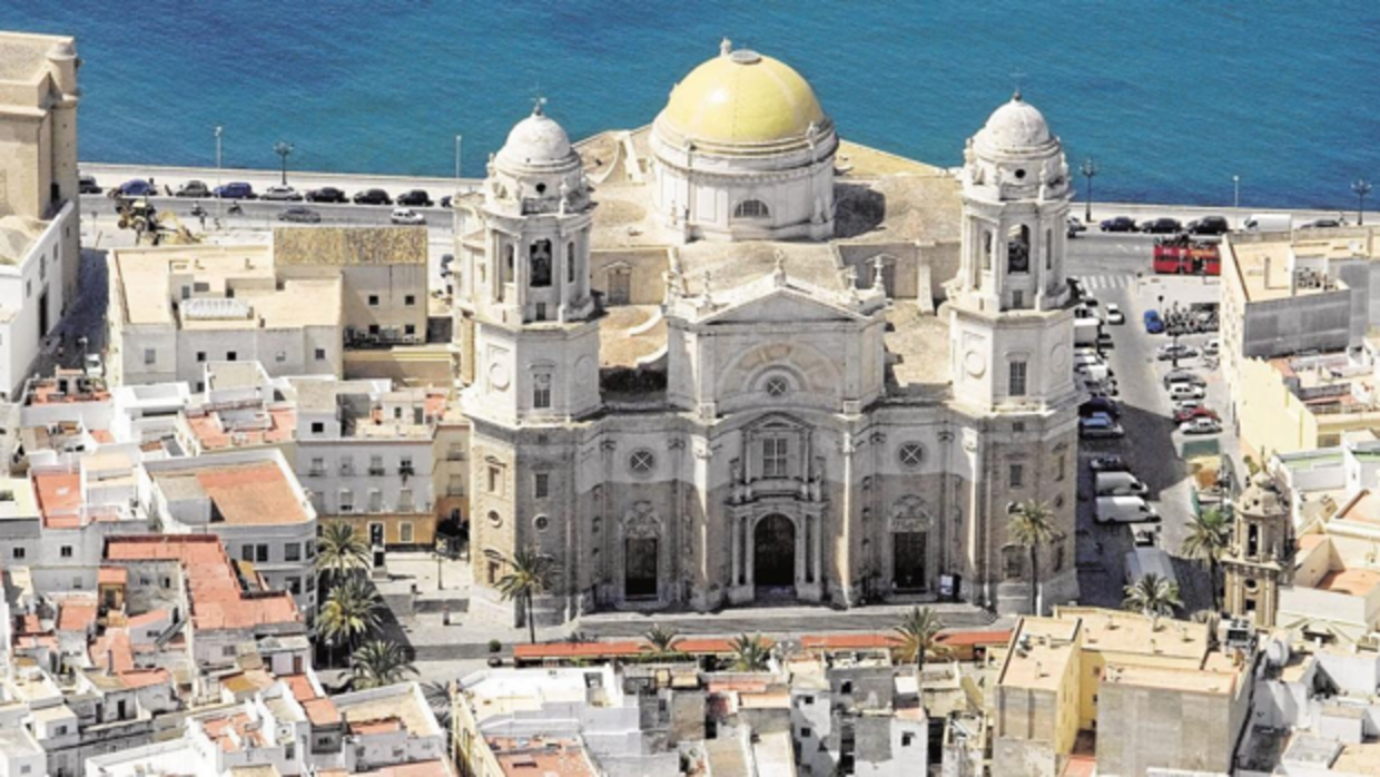 Vista aérea de la catedral de Cádiz.