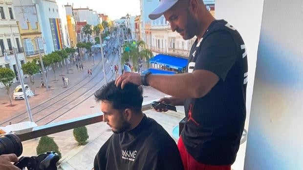 Omar Montes, corte de pelo con sello del isleño Javi 'the barber'