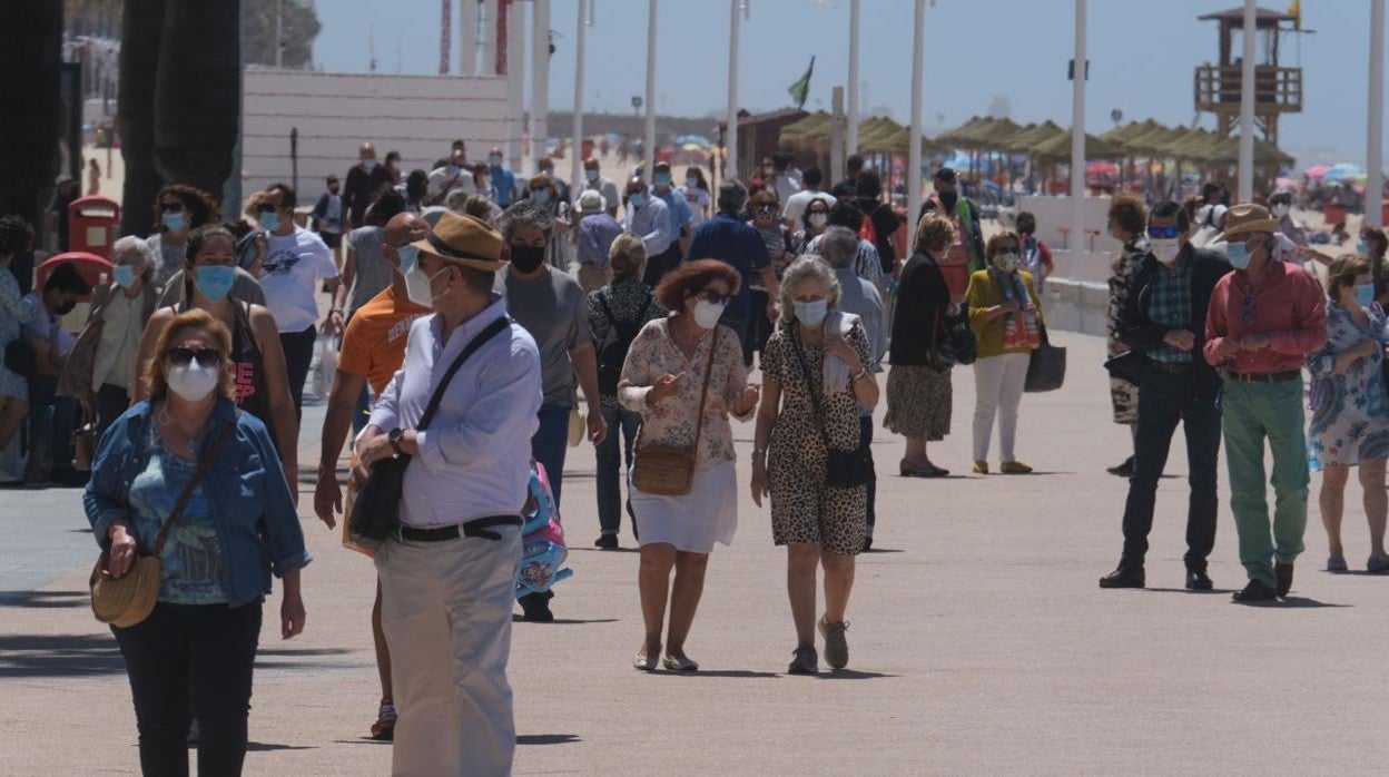 Cádiz se adentra en una nueva ola de coronavirus con una tasa disparada en pleno verano