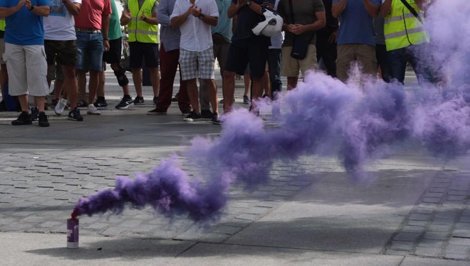 Vídeo: Así ha sido la protesta de la Policía Local de Cádiz frente al Ayuntamiento