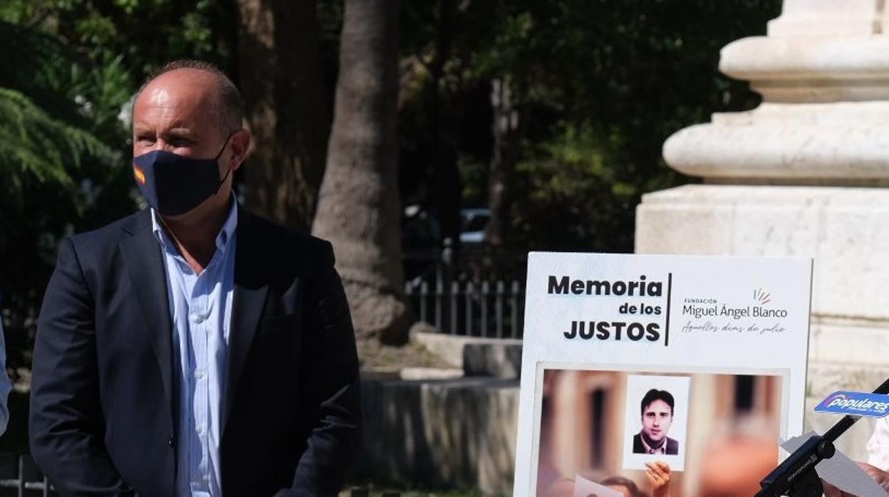 «En Cádiz no se pone una calle a Miguel Ángel Blanco pero sí se invita a un curso a un miembro de Bildu»