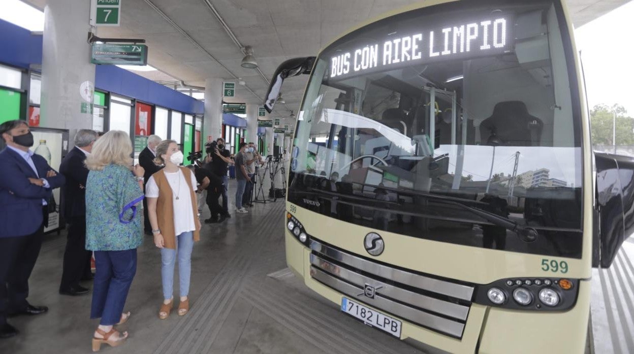 Presentación de la instalación de filtros purificadores de aire en autobuses del Consorcio.