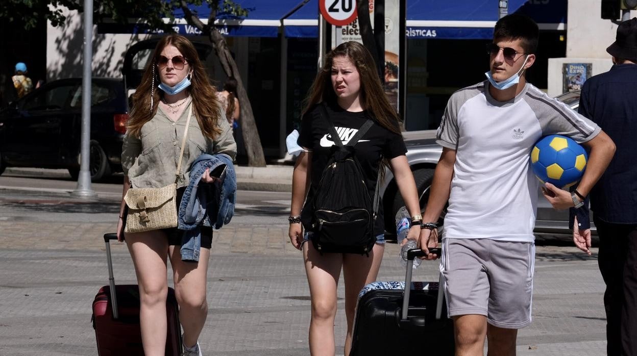 Imagen de archivo de la primera jornada sin mascarillas obligatorias al aire libre.