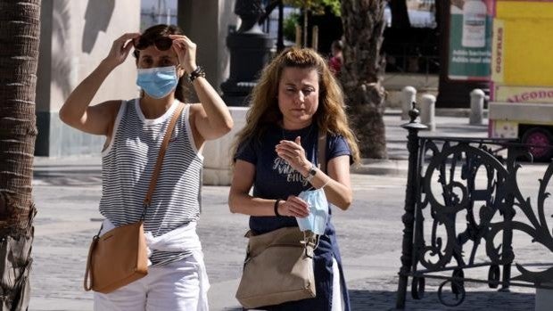 La quinta ola deja este fin de semana casi 2.000 nuevos contagios