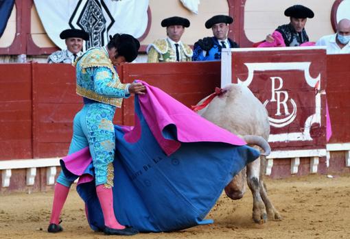 Morante se estrella ante el imposible juego de toros de Prieto de la Cal en El Puerto