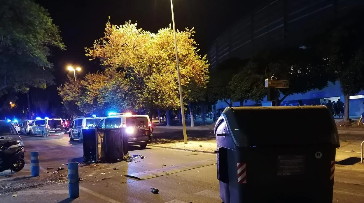 Batalla campal contra la Policía a las afueras del Estadio Chapín en Jerez