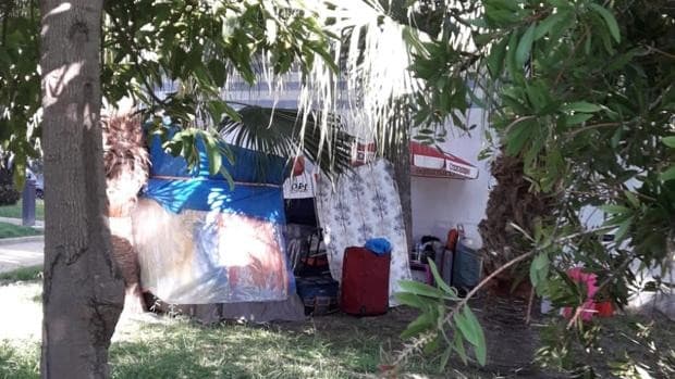 Los asentamientos de personas sin hogar hacen mella en los jardines de la capital